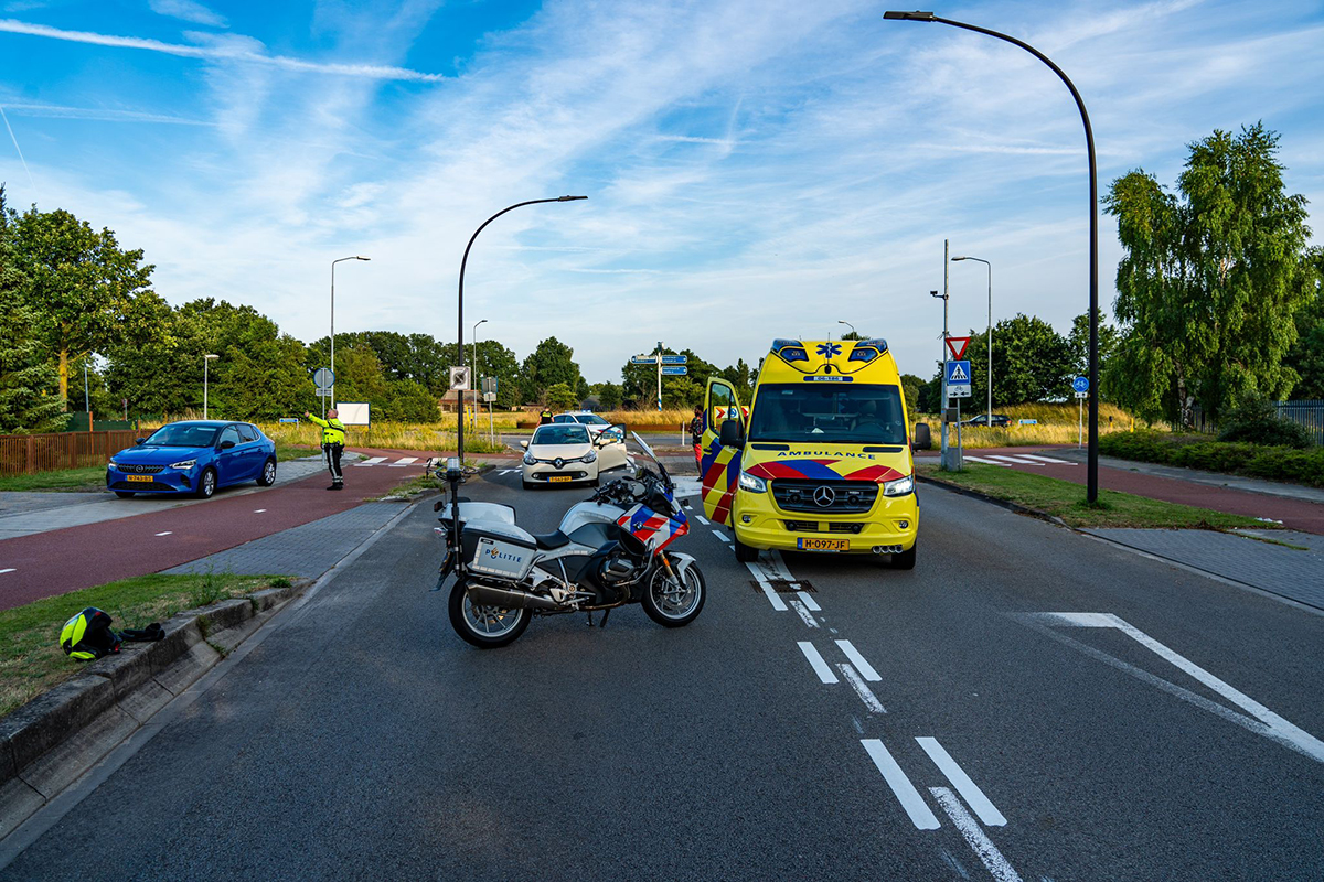 Ongeval met fietser op rotonde Lorentzstraat Newtonweg