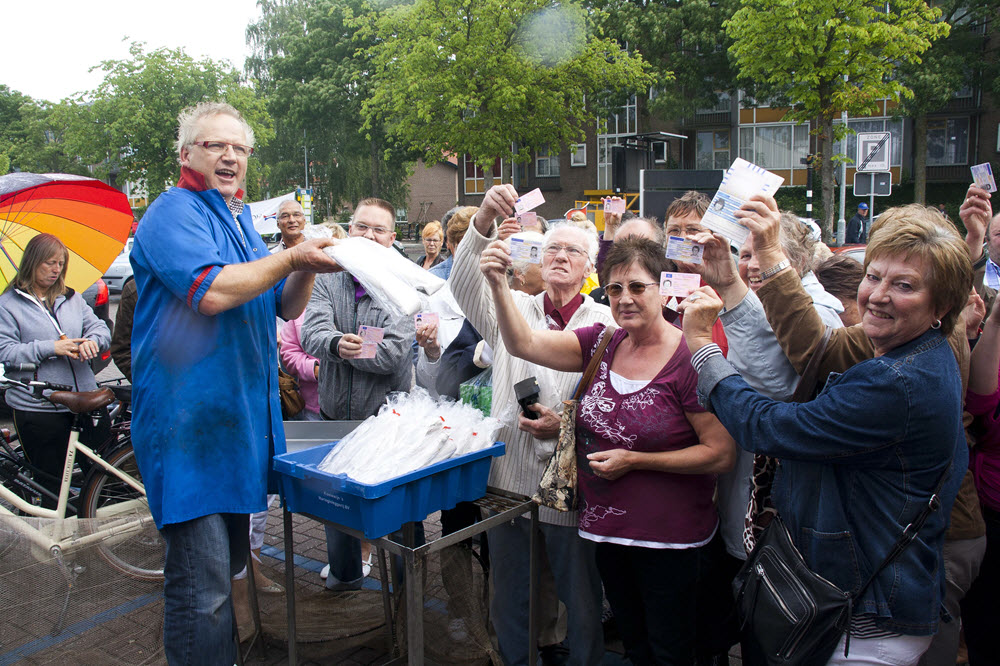 Aalt en aaltjes gratis paling tijdens aaltjesdag bij Dries van den Berg Harderwijk