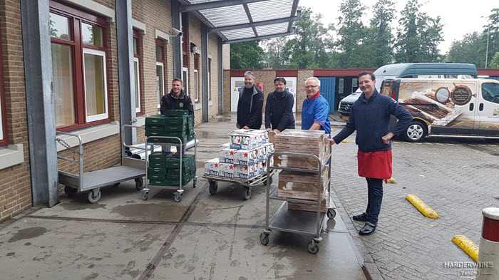 Harderwijkse ondenemers bieden verwenpakket aan zorgmedewerkers St.Jansdal