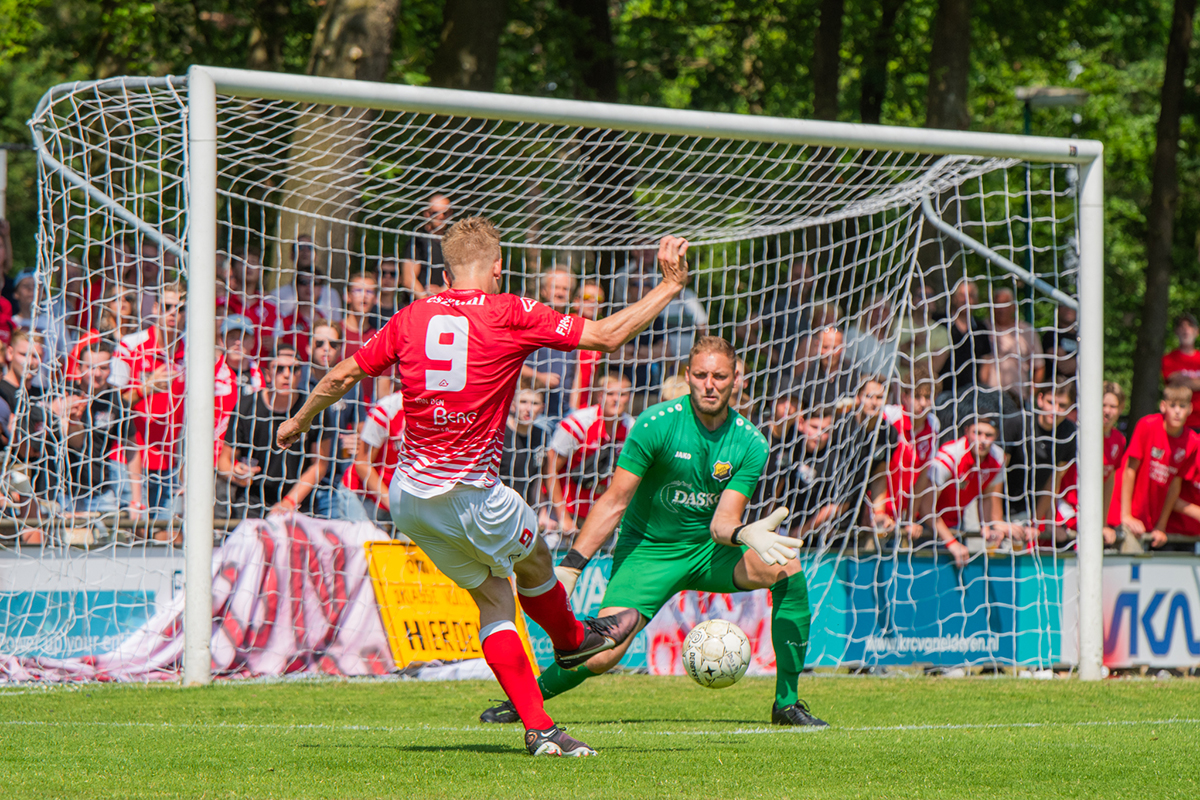 vv Hierden tegen Dos 37