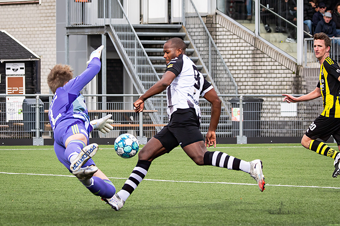: Jethro de Graav zet druk op Columbia-doelman Jorrit Brinkman
