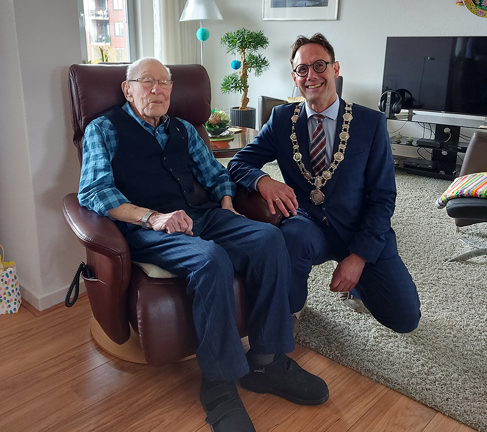 De heer Bisschop viert 101ste verjaardag Harderwijk
