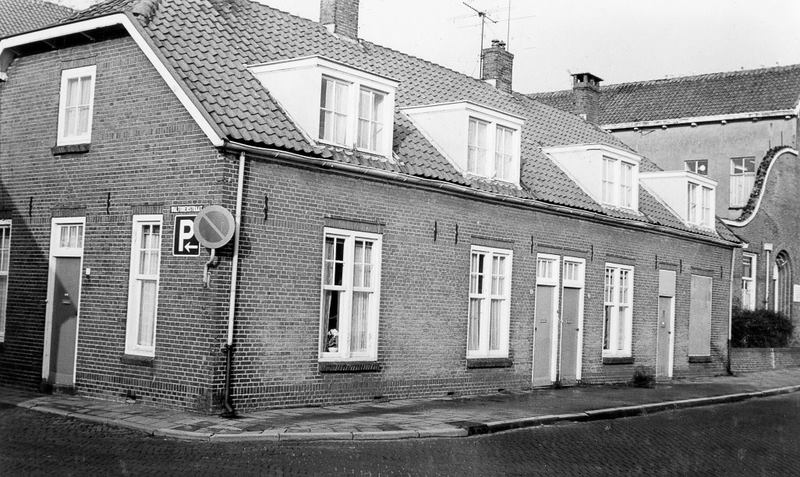 Hoek Waltorenstraat en de Kuipwal in Harderwijk vroeger