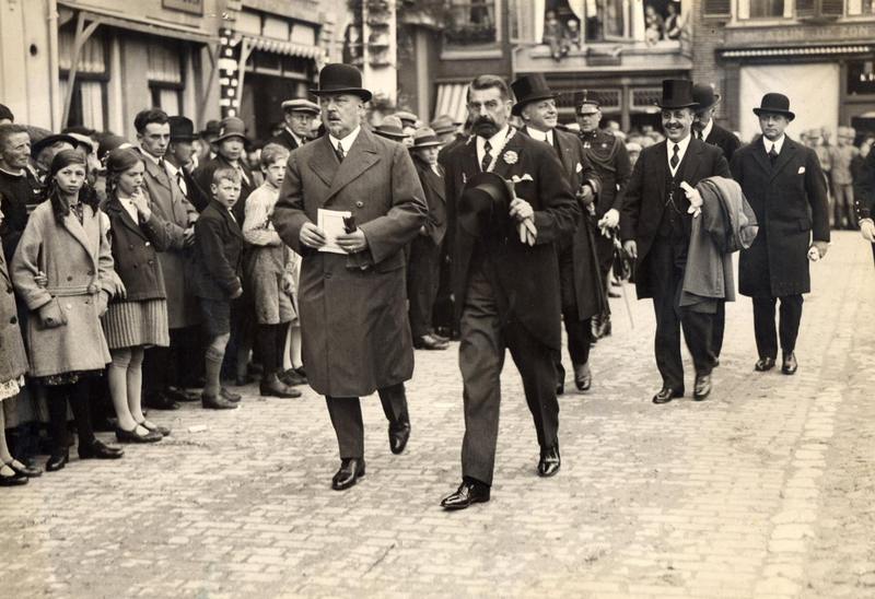 Prins Hendrik en burgemeester Jong Saakes Harderwijk 1931