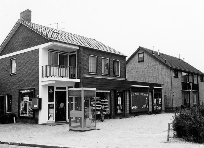 Laan 1940 - 1945 uit 1977 Harderwijk