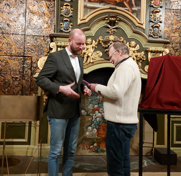 Overhandiging poezieboekje Harderwijk