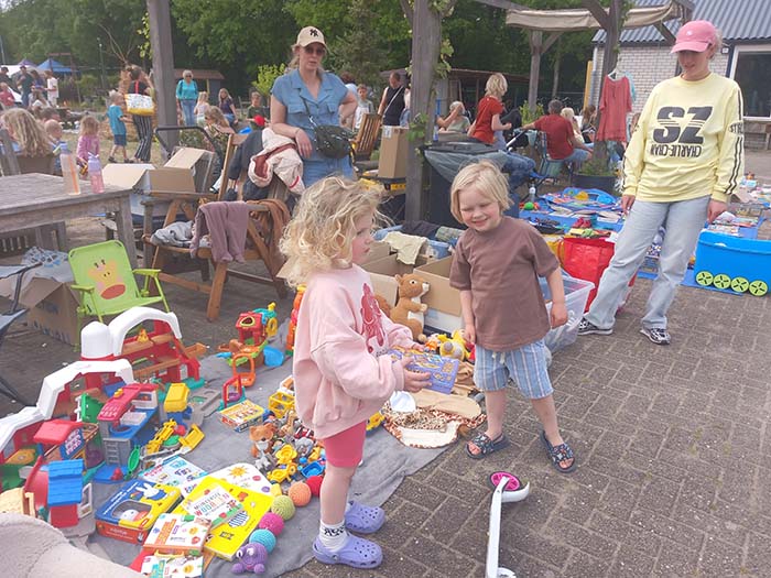 Kleedjesmarkt de Rietmeen