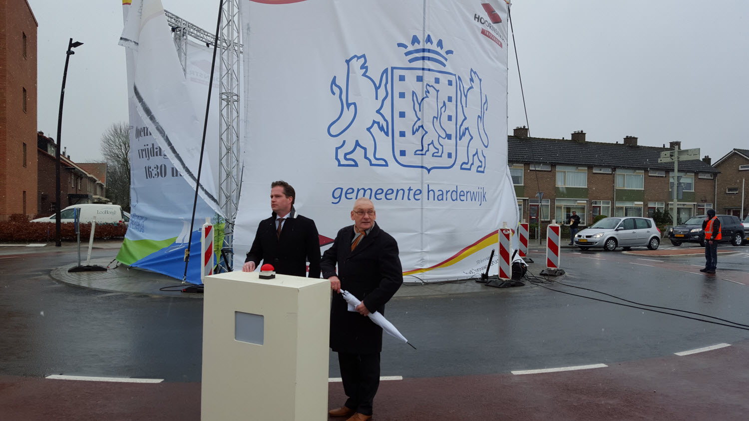 Kunstwerk de Botter op de Rotonde Burgemeester de Meesterstraat en Ingenieur Lelystraat