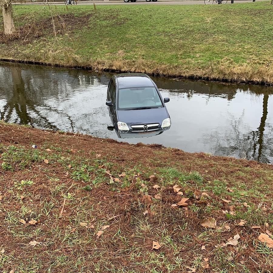 auto te water Harderwijk 18 februari 2021