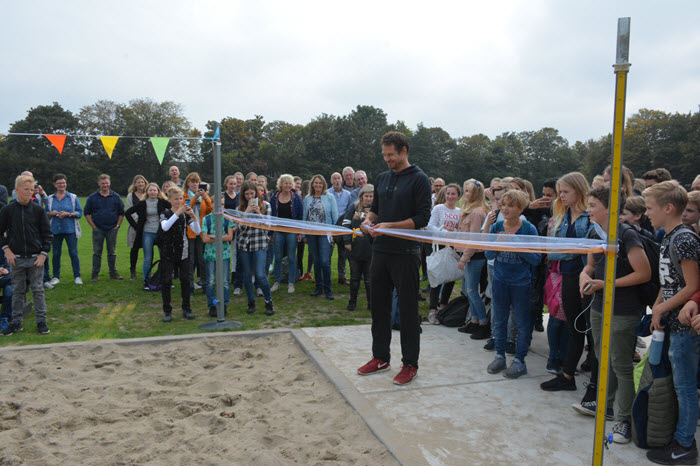 Reinder Nummerdor opent volleybalveld CCNV Harderwijk