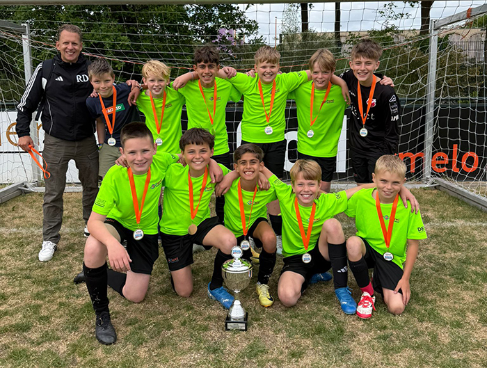 jongenselftal schoolvoetbal de Parel Hierden