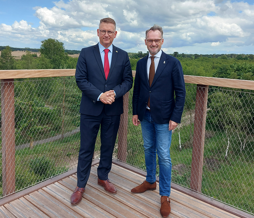 Opening uitkijktoren Beekhuizerzand