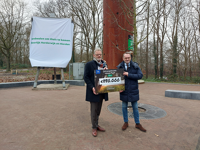 Cheque overhandiging Veluwe Poort Harderwijk