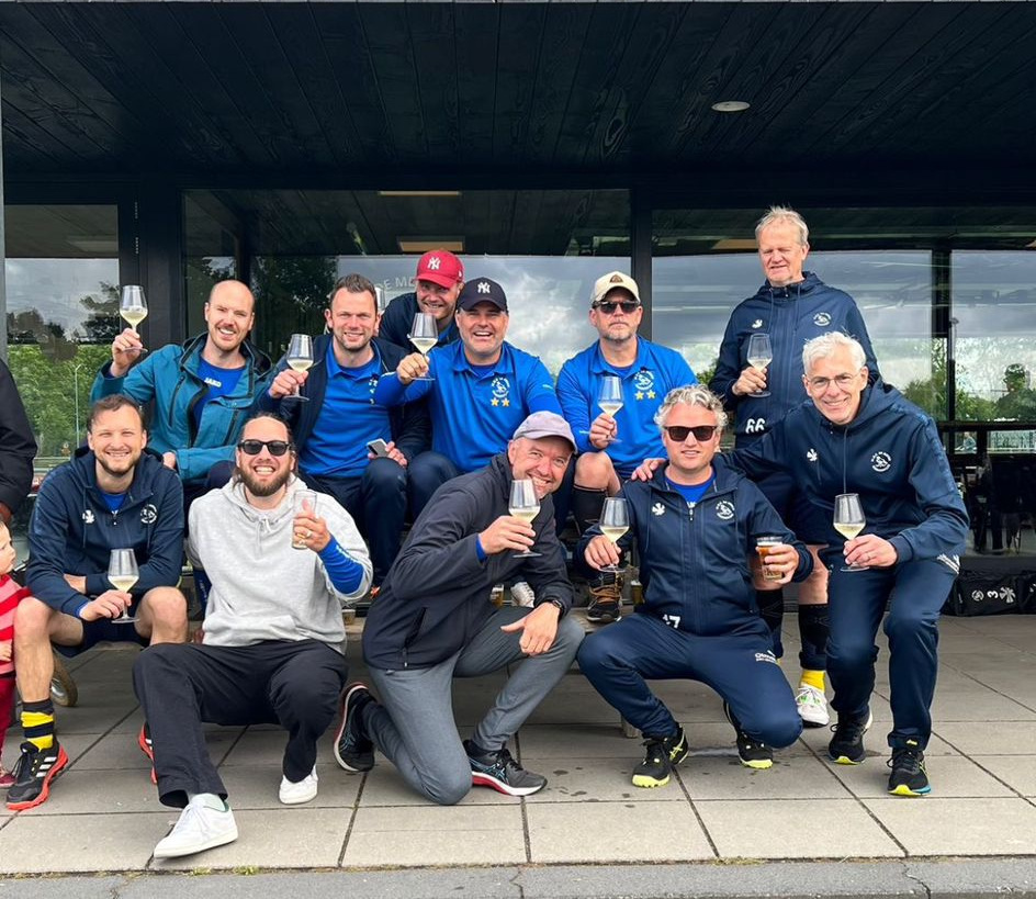 Bij De Mezen 30-1 wordt prestatie gecombineerd met een gezellige ‘derde helft’. (foto: MHC De Mezen)