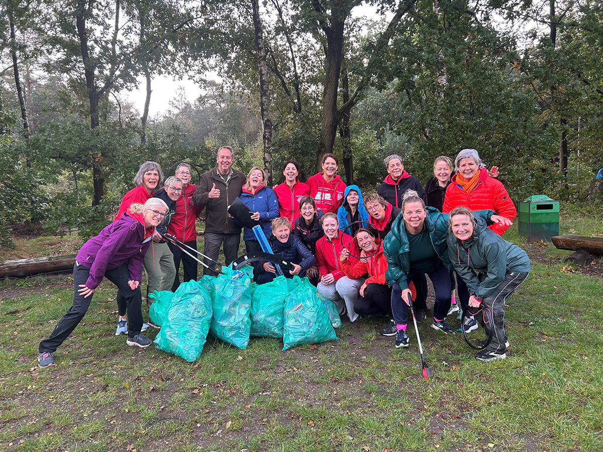 Maxima loopgroep ploggen in het bos