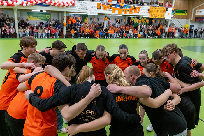 Unitas U17-1 won twee play-off wedstrijden in de Groen Geel hal en staat op 11 april in de landelijke finale.
