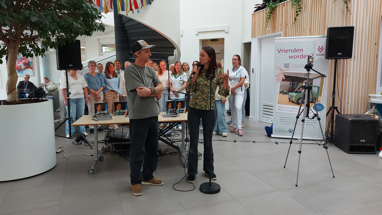 Lancering boek op Handen