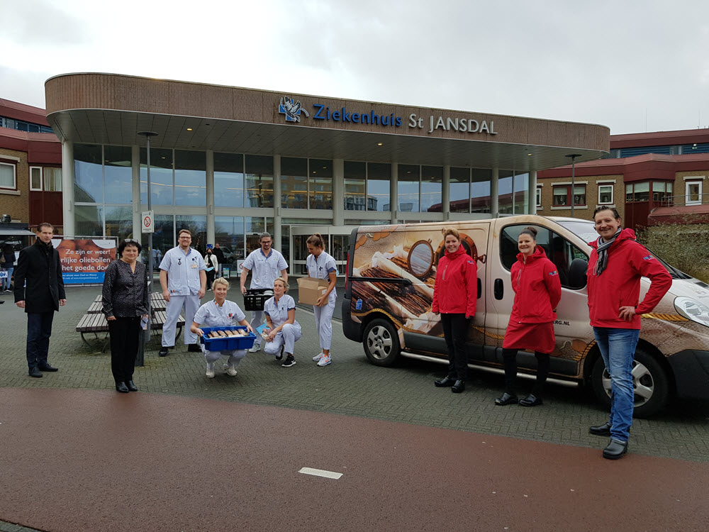 Uitreiking blijmakertjes ziekenhuis st Jansdal Harderwijk