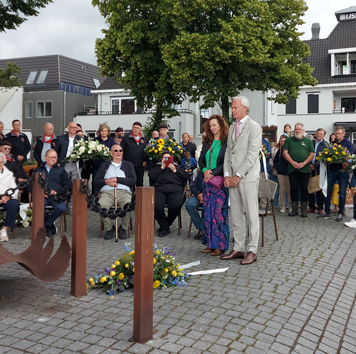 Burgemeester Jeroen Joon legde een krans