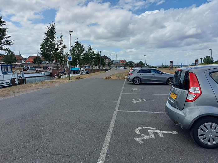 Invaliden en taxiparkeerplaats Vischpoortbrug Harderwijk