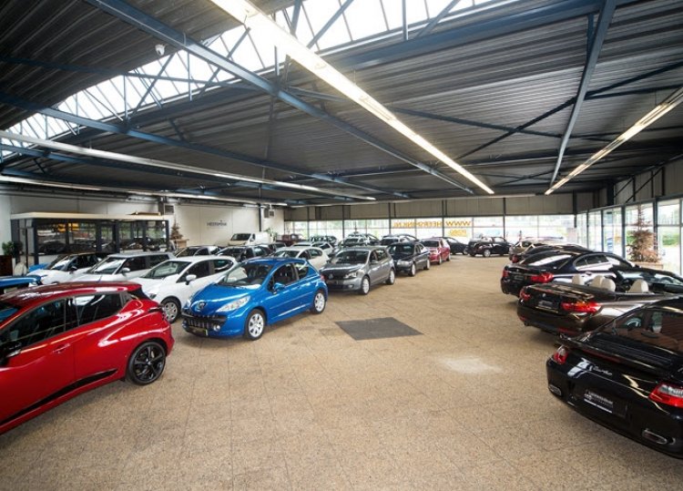 Autobedrijf_Heermsink_showroom_totaal.jpg