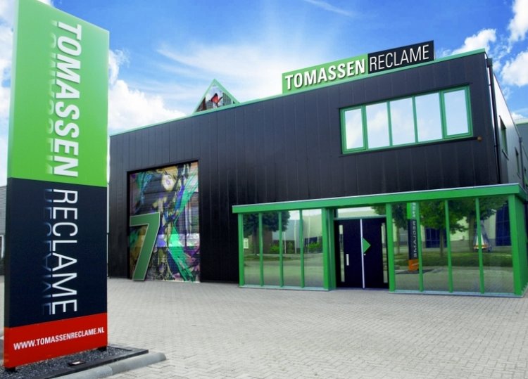 2_tomassen_reclame_pand.jpg