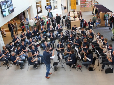 Muziekvereniging Kunst na Arbeid geeft concert op de Essenburgh in Hierden