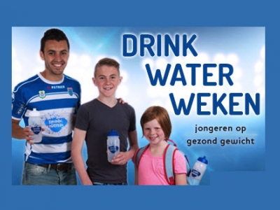 Drink water, pak de beker: regionale campagne met hoofdrol voor PEC Zwolle-aanvoerder Bram van Polen
