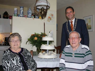 Echtpaar G. Kuijkhoven & P. Kuijkhoven-van Beekhuizen vieren hun 60-jarig huwelijksjubileum 