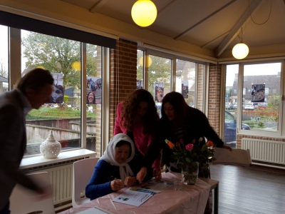 Uitreiking AMWAHT-certificaten 16 allochtone dames in Harderwijk