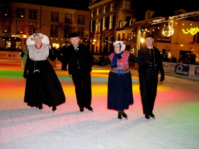Nostalgisch schaatsen tijdens Wintertijd Festival Harderwijk.