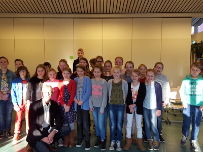 Elfjarige Naomi Ramaker eerste juniorstadsdichter van Harderwijk (video)