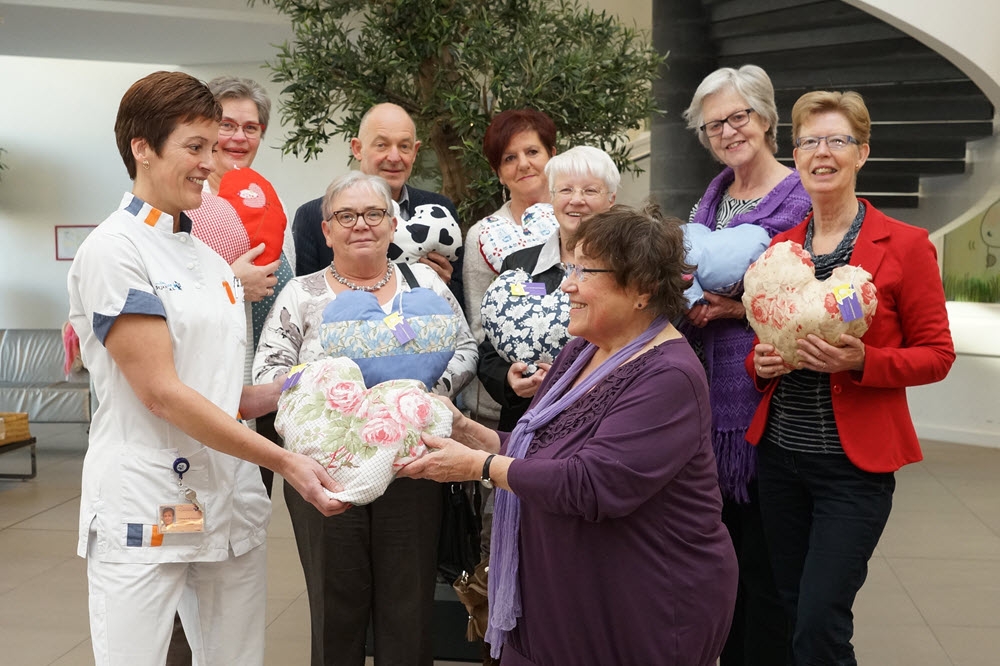 Hartverwarmend: Heartpillows voor borstkankerpatiënten