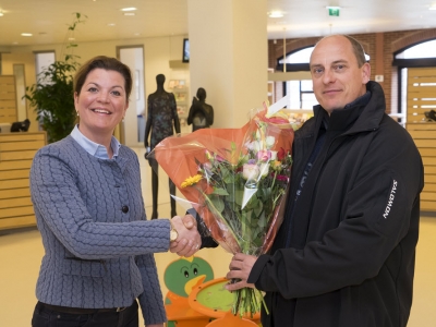 Business Event gemeente Harderwijk overhandigt het eerste boeket aan Wethouder Christianne van der Wal