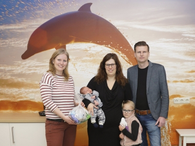 Eerste baby geboren in dolfijnenkamer Geboortezorghuis