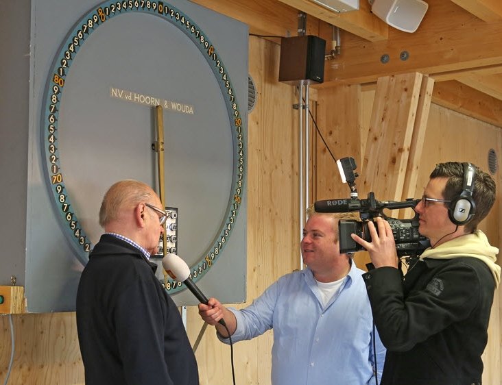 Opening Vischafslag en Botterloods in Harderwijk op Nationale Televisie