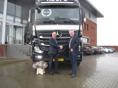 Unieke aflevering: Wensink levert honderd trucks aan Wolter Koops
