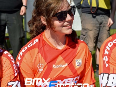 Ruby Huisman (17) uit Hierden verovert wereldtitel BMX