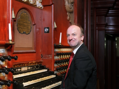 Dom-organist Jan Hage bespeelt Bätz-orgel Grote Kerk