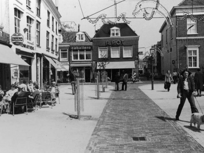Herinner je je Harderwijk: foto van de Markt eind jaren 70