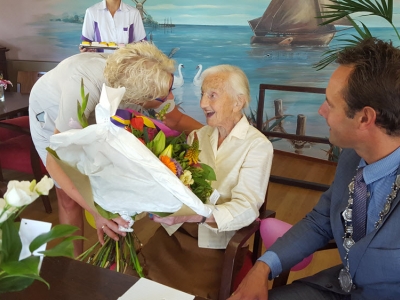 Mevrouw A.N. Mandemaker-Niemann viert haar 100ste verjaardag (video)