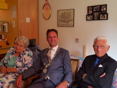 Echtpaar R. van den Brink en H. van den Brink-Petersen vieren hun 60-jarig huwelijksjubileum