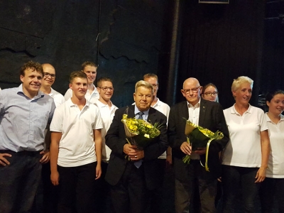 Gerrit van den Brink (80) en Arend Karssen (86) gehuldigd bij muziekvereniging Crescendo Harderwijk voor 70 jaar lidmaatschap (video)
