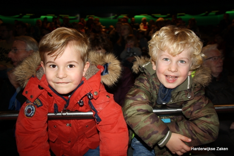 Groot Sinterklaasfeest voor jong en oud in het Dolfinarium (video)