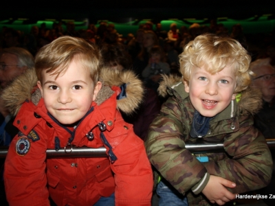 Groot Sinterklaasfeest voor jong en oud in het Dolfinarium (video)