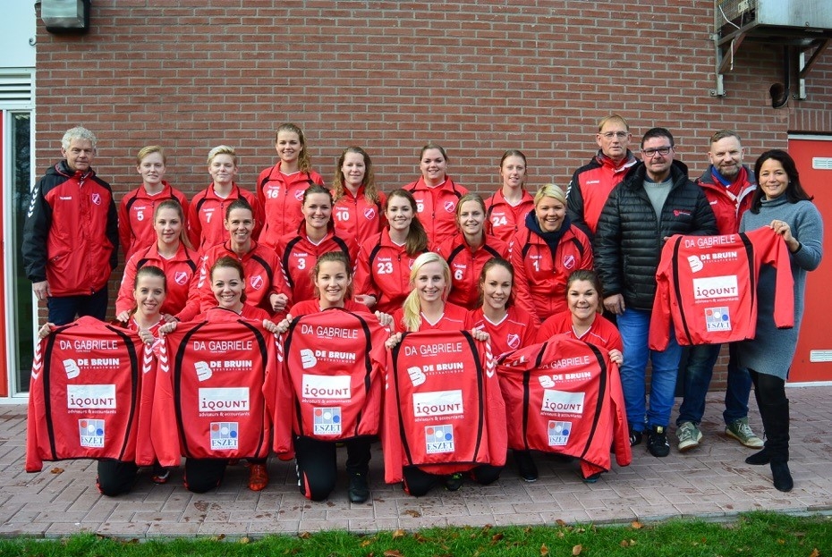 Dames 1 vv Hierden heeft nieuwe kleding- en teamsponsors!