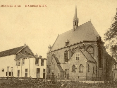 Herinner je je Harderwijk: oude foto van de Katholieke Kerk Harderwijk