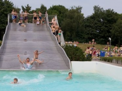 Zwembad Harderwijk: renovatie of nieuwbouw? Geef uw mening