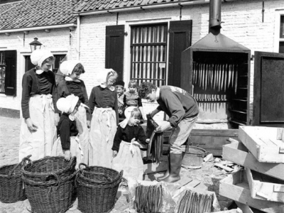 Herinner je je Harderwijk: oude foto van Aaltjesdag