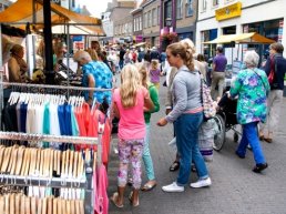 Zomermarkt in de binnenstad van Harderwijk